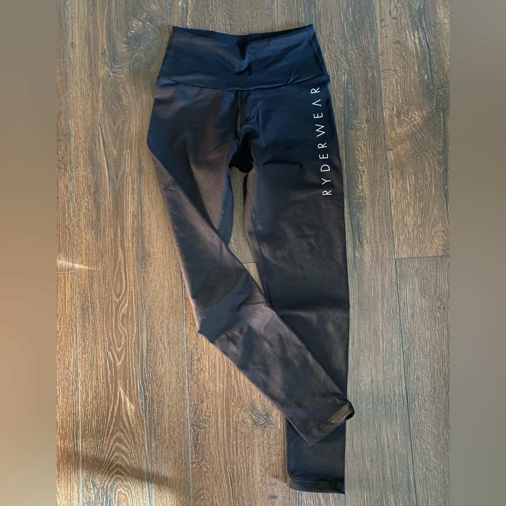 Ryder wear black scrunch bum leggings